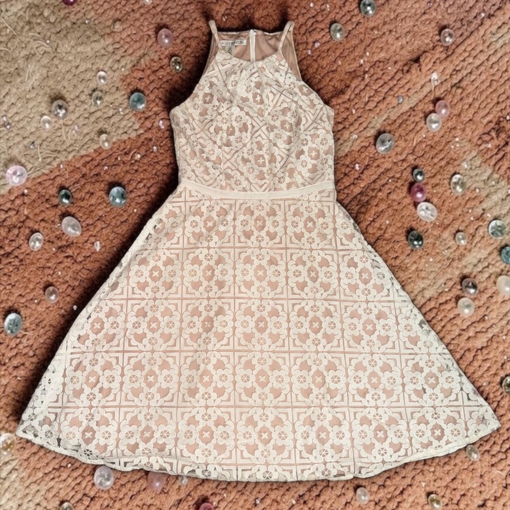 Maggy London - Womens White Lace Halter Fit Flare Dress - Size 0
